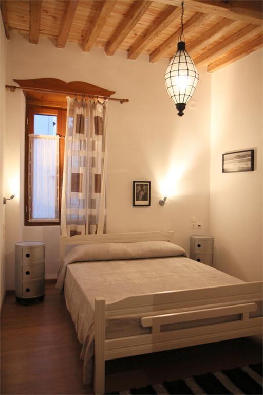 Stone Mansion House Apartment Skopelos Town Room photo
