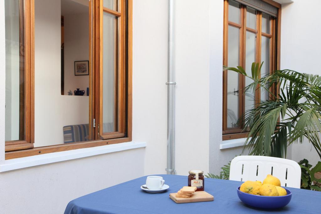 Stone Mansion House Apartment Skopelos Town Room photo